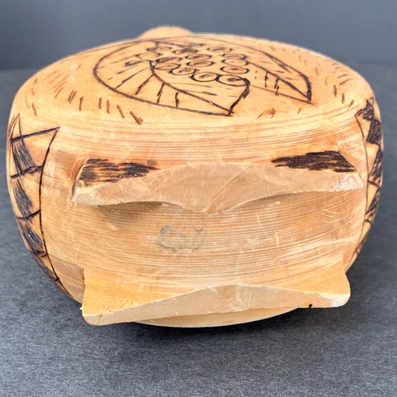 Hand Carved Primitive Wood Bottle Flask - Picture 6 of 8